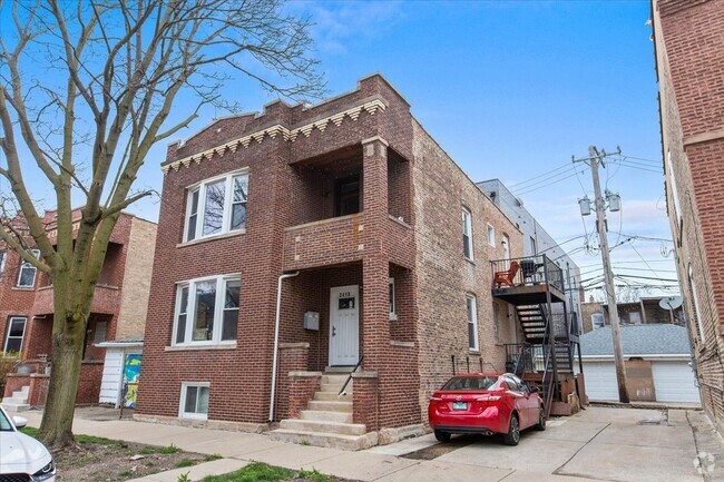 Building Photo - 2418 W Medill Ave Rental
