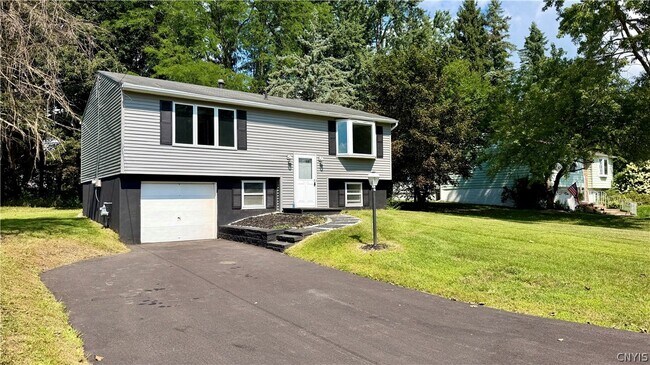 Photo - 104 Finwood Dr