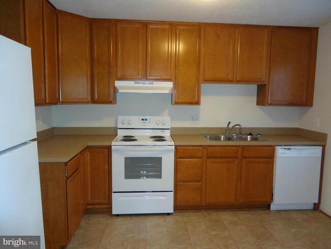 Building Photo - 7 Farrell Ln