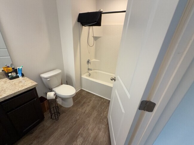 Photo - 896 Grandin St