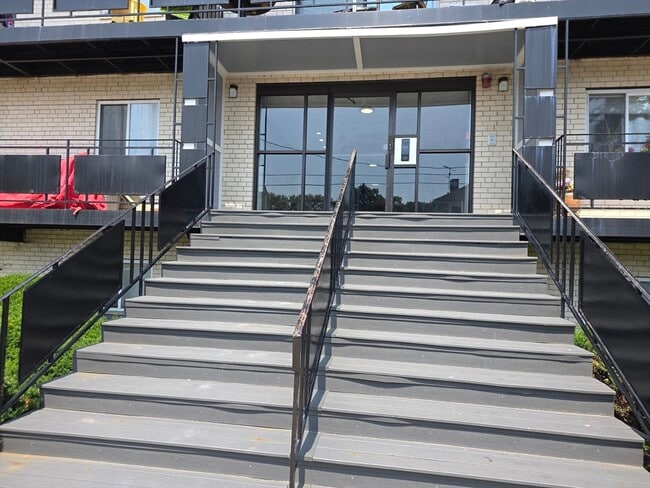 Building Photo - 760 Cummins Hwy Unit 34