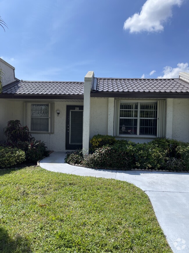 Building Photo - 220 Lake Constance Dr Rental