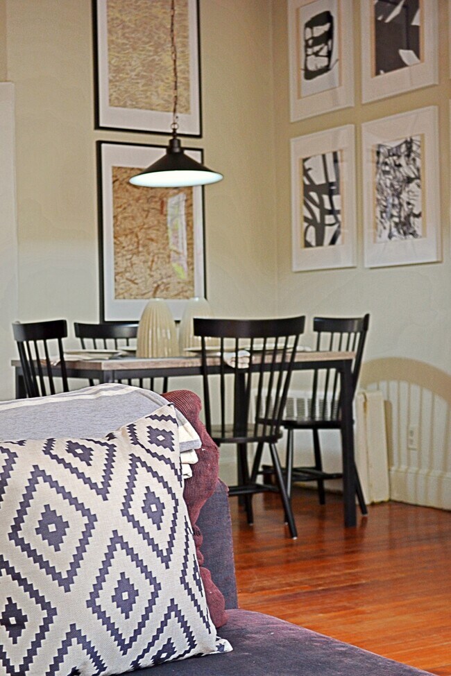 Photo - 437 Hanover St