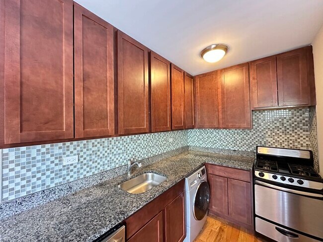 Photo - 556 W Arlington Pl Unit J03W