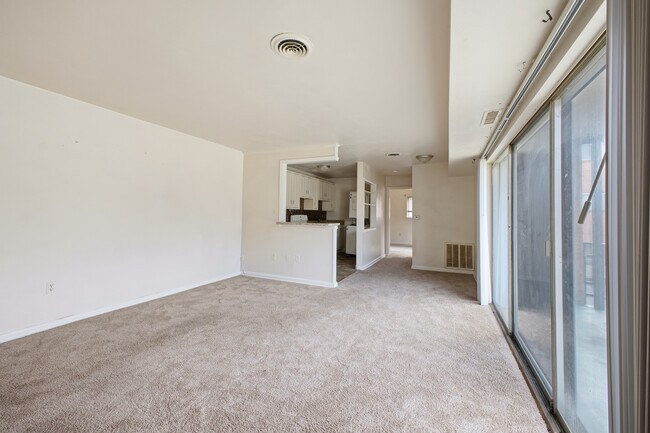 Photo - The Greenbrier Apartments