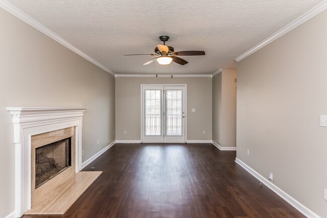 Photo - 107 Walton Trce S