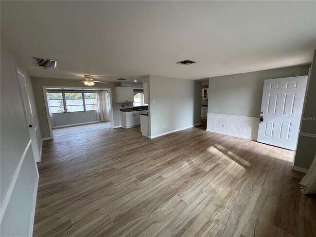 Photo - 1764 Thames St