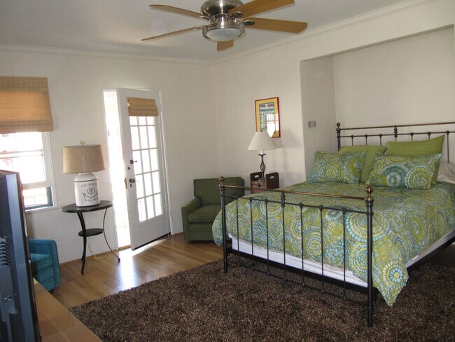 living area - 119 W Mason St