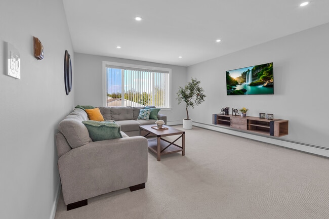 Photo - 1375 Rebecca Dr