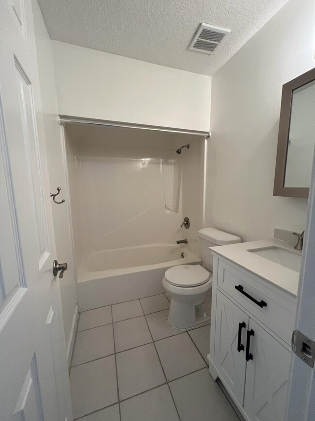 Photo - 108 Southlake Ct