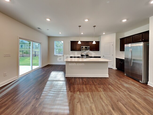 Photo - 719 Carnaby Ln