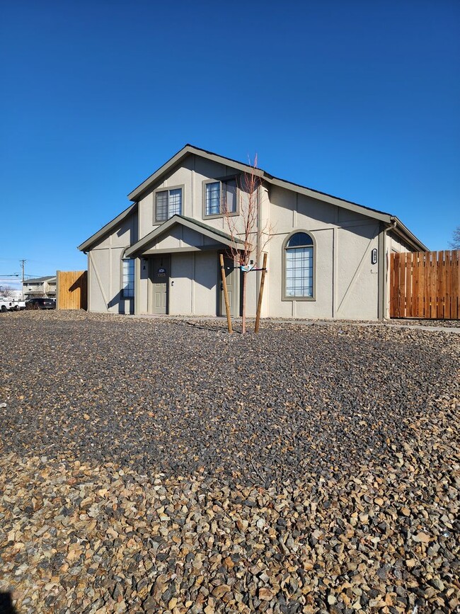 Building Photo - 1015 S Juniper Dr Unit 1015#D