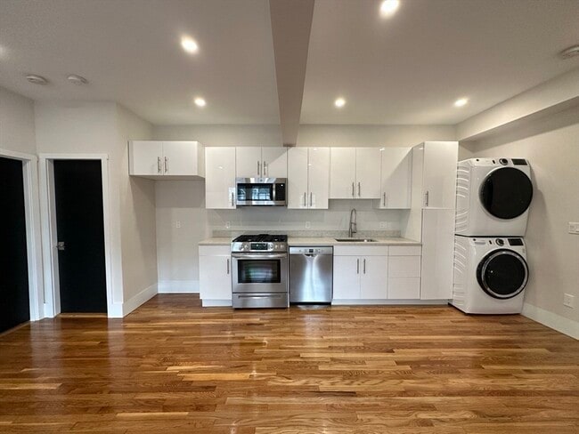 Building Photo - 287 Walnut St Unit 1 Rental