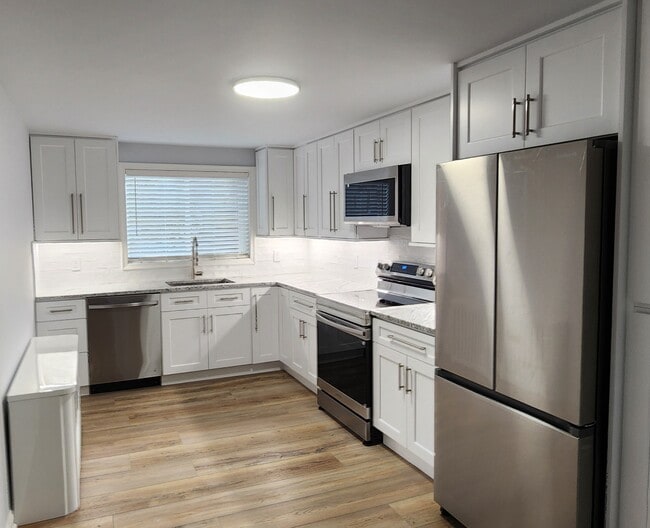 Photo - 241 Center Ave Unidad 241