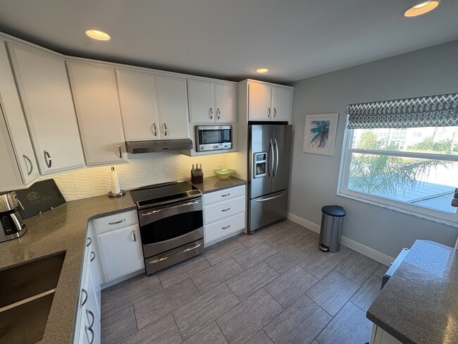 Photo - 333 The Esplanade N