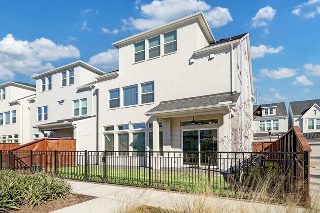 Photo - 3105 Somerset Levens Ln