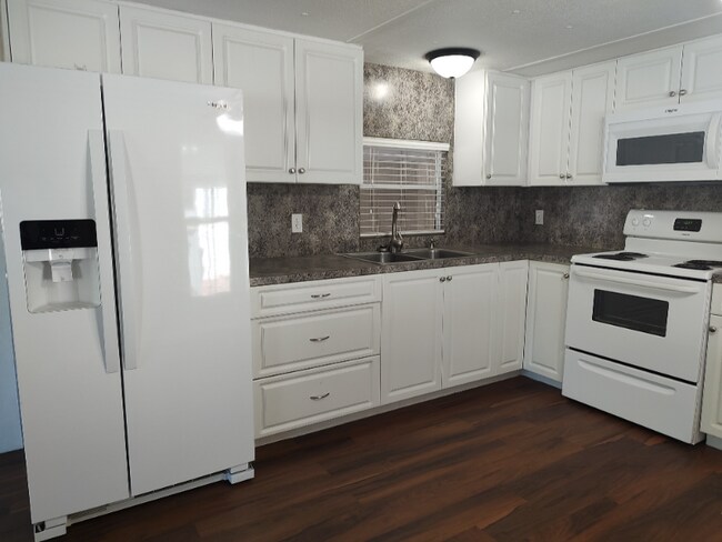 Photo - 38150 Martin St