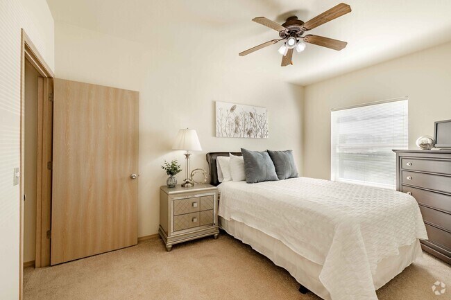 2BR, 2BA - 889SF - Primary Bedroom