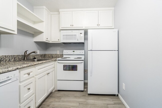 Photo - 207 N Poplar St Unit B