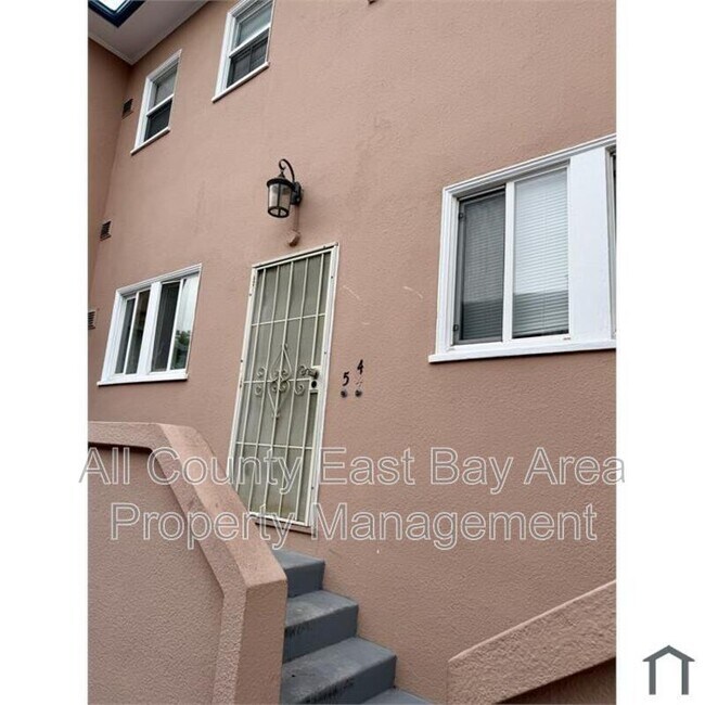 Photo - 489 55th St Unit 3