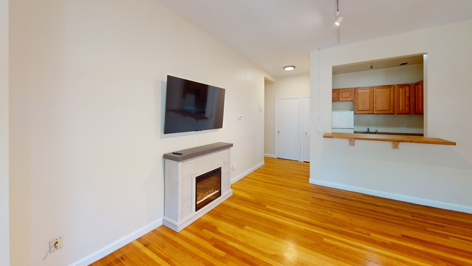 Photo - Flats on Comm