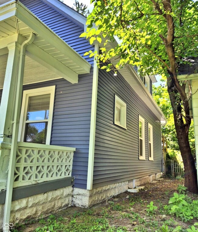 Photo - 1820 Singleton St