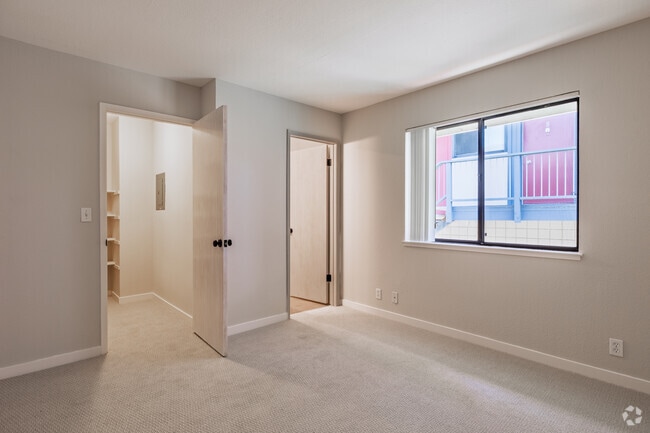 1BR, 1BA - 520SF - Bedroom
