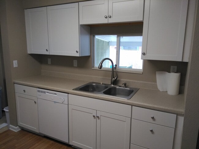 Photo - 910 9th Ave SW