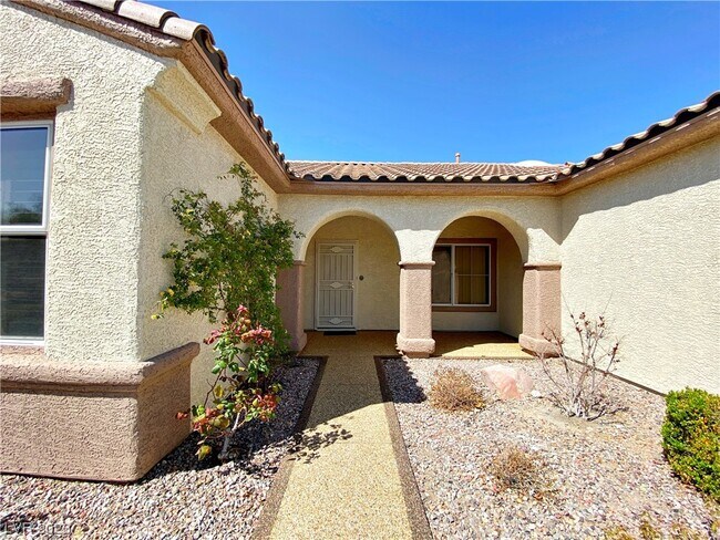 Photo - 2163 Fairweather St