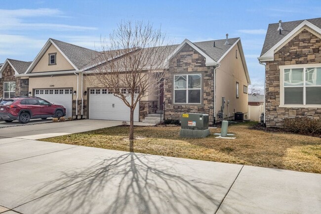 Photo - 3 Bedroom Townhome in Riverton!