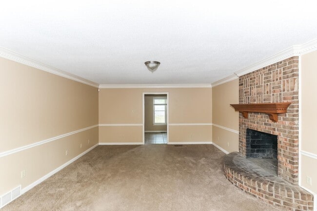 Photo - 102 Country Pl