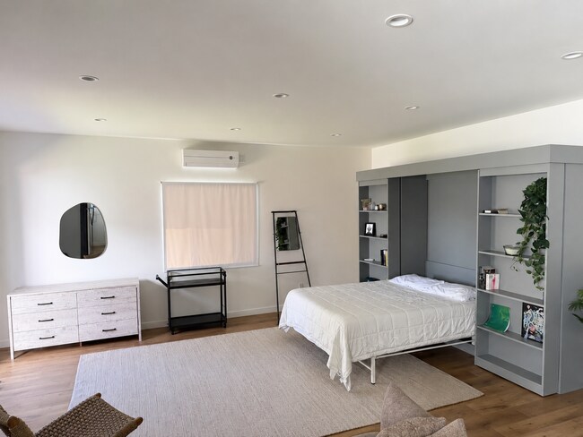 2117 S Spaulding Ave