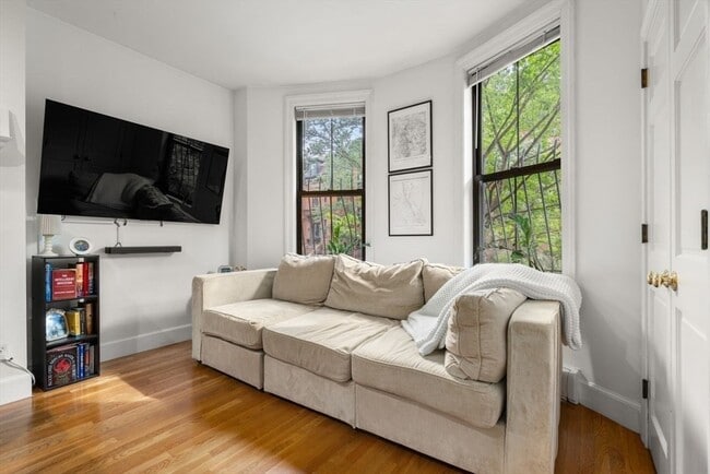 Photo - 20 Concord Sq Unidad 2