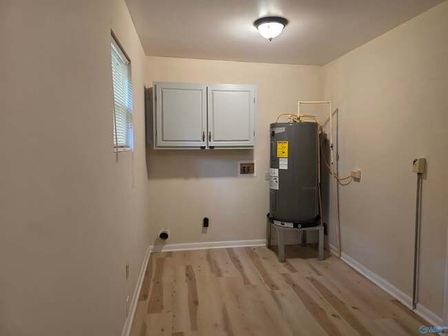 Photo - 145 Harris Rd NW