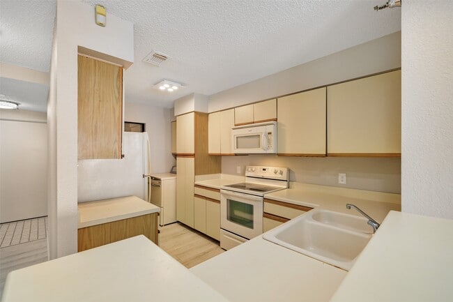 Building Photo - 7700 Seawall Blvd Unit 512