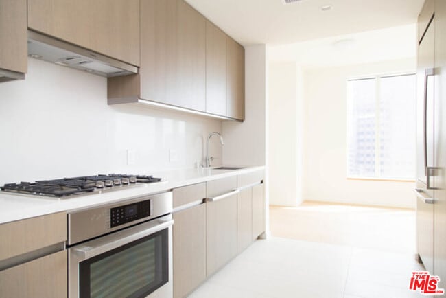 Building Photo - 889 Francisco St Unit 2807 Rental