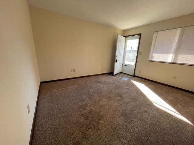 Photo - 1406 Magnolia W