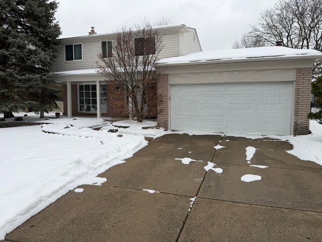 Building Photo - 3550 Kings Point Dr