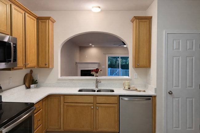 Photo - 2207 Bankshill Row