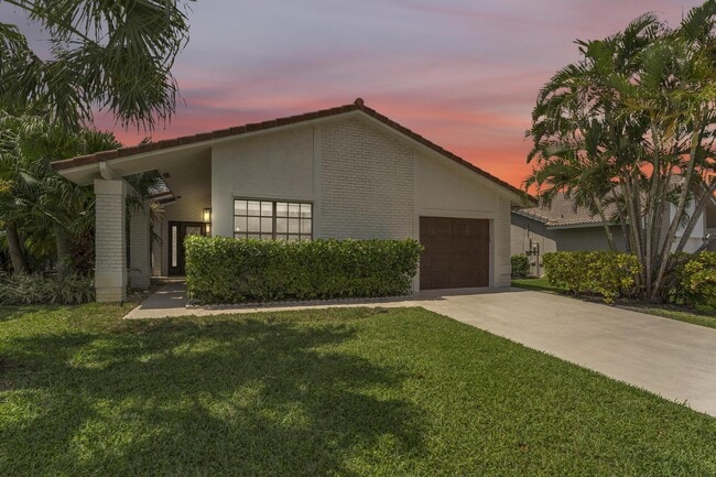 Building Photo - 10084 Camelback Ln