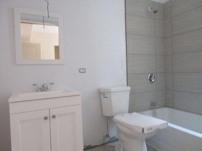 Photo - 2020 N Bissell St Unit 3R