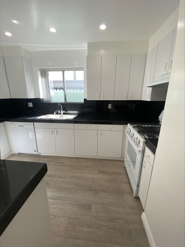 Kitchen With Lots Of Cupboards - Large Remodeled 2x2 Unit with Huge Patio