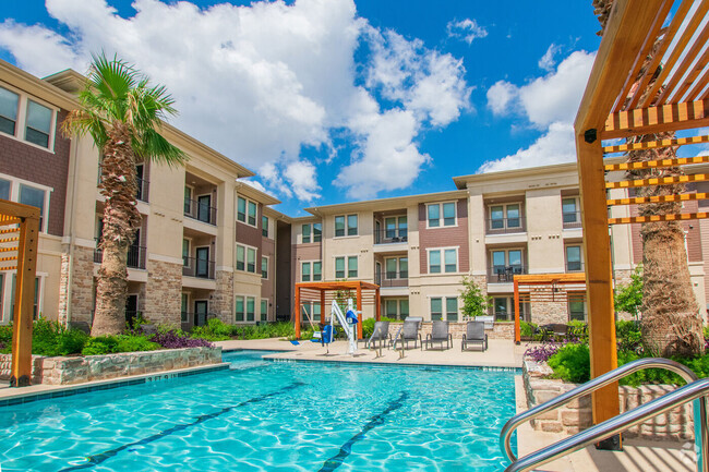 Building Photo - Lofts at Ventura