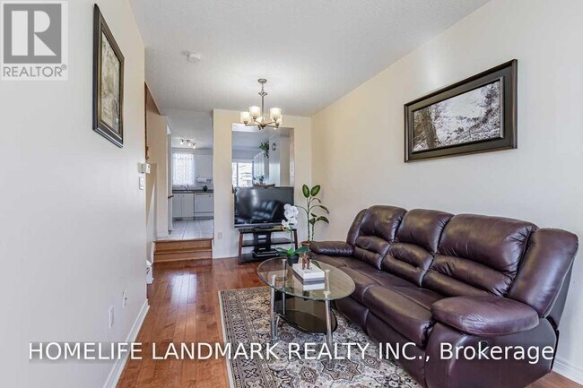 Photo - 66K Finch Ave W