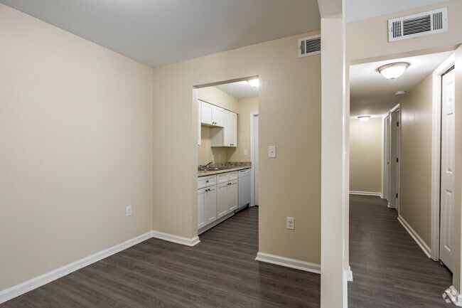 2BR, 1BA - 821SF