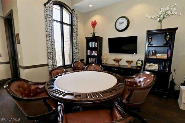 Building Photo - 8437 Rosa Ct