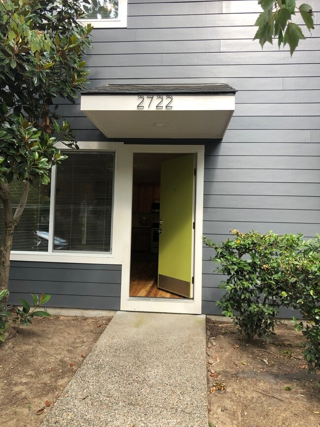 Building Photo - Abernathy Clinton Townhouse OHSU Patio Par... Unit 2722