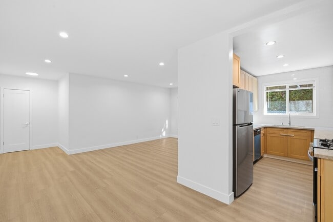 4321 Saugus Ave