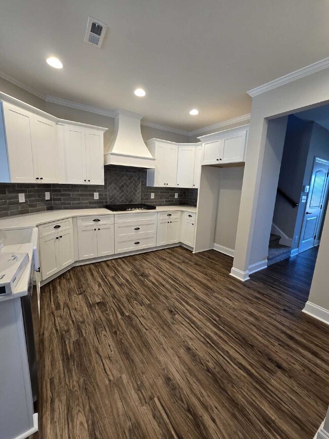 Photo - 130 Rutland Ct