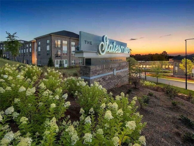 Photo - 1600 Ronald Reagan Blvd